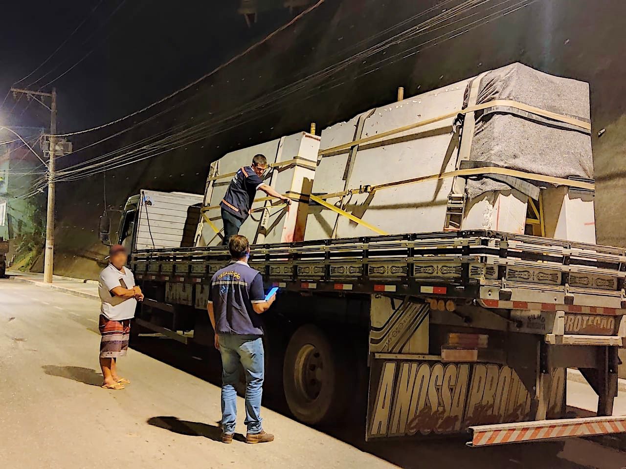 Apreensão de placas de granito