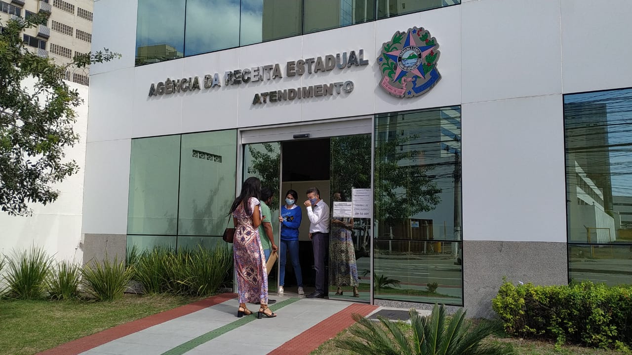 Atendimento na agência da Receita Estadual