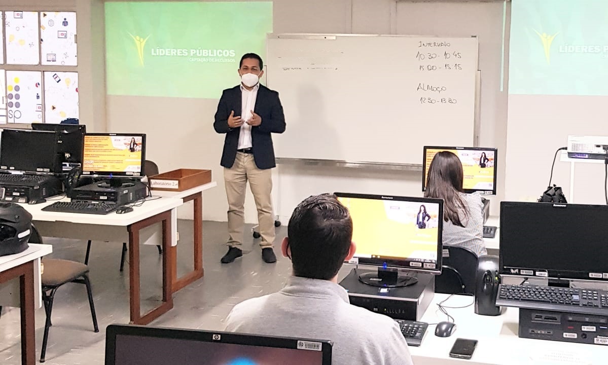 Aula na capacitação da Rede de Líderes Públicos